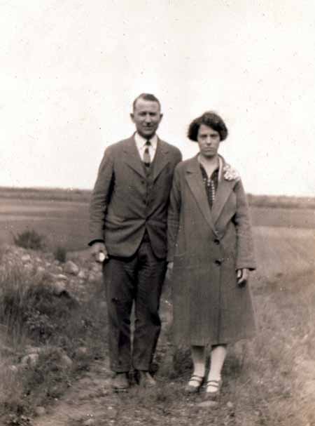 Jack & Mary - (young) undated picture 
