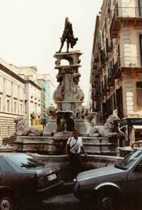 Statue-Naples Italy04