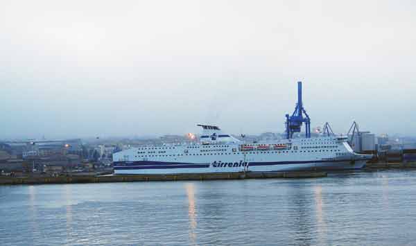 cruiseShip-042605-624a