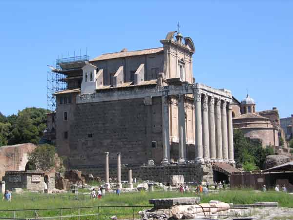 forum-templeofAntoninus&Faustina -Bldg-churchofSanLorenzoinMiranda-050205-217p